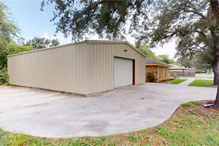 605 Broadmoor St, Victoria, TX 77904 - Photo 36