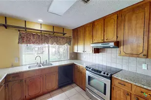 605 Broadmoor St, Victoria, TX 77904 - Photo 12