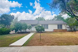 726 W San Antonio St, San Marcos, TX 78666 - Photo 1