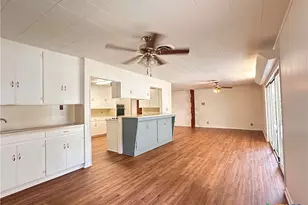 726 W San Antonio St, San Marcos, TX 78666 - Photo 4