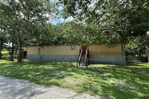 311 Meadow Lake Dr, Seguin, TX 78155 - Photo 2