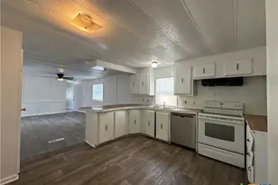 311 Meadow Lake Dr, Seguin, TX 78155 - Photo 10