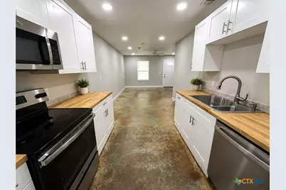 661 W Austin Street #Q, Luling, TX 78648 - Photo 2