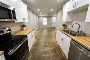 661 W Austin St, Luling, TX 78648 - Photo 2