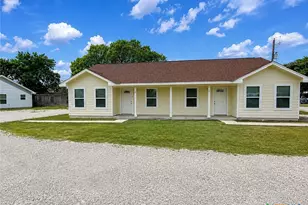 661 W Austin St, Luling, TX 78648 - Photo 1