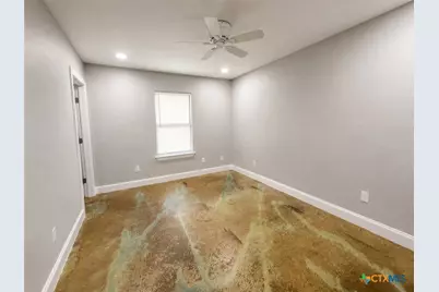 661 W Austin Street #Q, Luling, TX 78648 - Photo 4