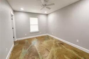 661 W Austin St, Luling, TX 78648 - Photo 4