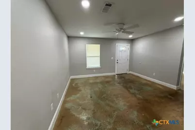 661 W Austin Street #Q, Luling, TX 78648 - Photo 2