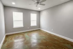 661 W Austin St, Luling, TX 78648 - Photo 6
