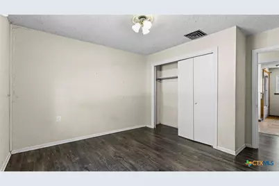 725 W Klingemann Street, New Braunfels, TX 78130 - Photo 14