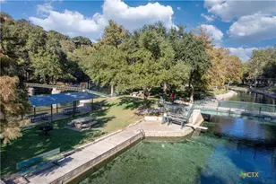 725 W Klingemann St, New Braunfels, TX 78130 - Photo 4