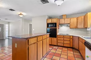 725 W Klingemann St, New Braunfels, TX 78130 - Photo 10