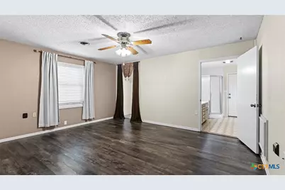 725 W Klingemann Street, New Braunfels, TX 78130 - Photo 16