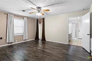 725 W Klingemann St, New Braunfels, TX 78130 - Photo 16