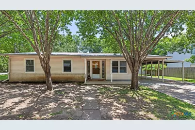 725 W Klingemann Street, New Braunfels, TX 78130 - Photo 2