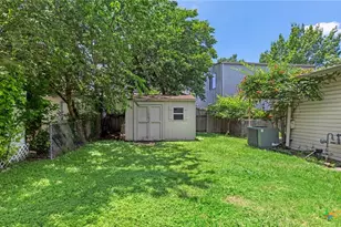 725 W Klingemann St, New Braunfels, TX 78130 - Photo 22