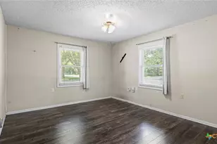725 W Klingemann St, New Braunfels, TX 78130 - Photo 20