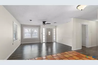 725 W Klingemann Street, New Braunfels, TX 78130 - Photo 12