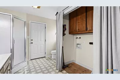 725 W Klingemann Street, New Braunfels, TX 78130 - Photo 18
