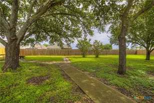 105 E Huebinger St, Marion, TX 78124 - Photo 20
