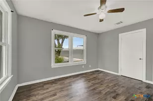 105 E Huebinger St, Marion, TX 78124 - Photo 14