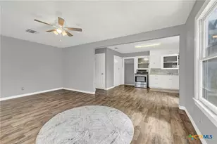 105 E Huebinger St, Marion, TX 78124 - Photo 6