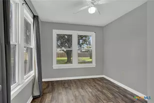 105 E Huebinger St, Marion, TX 78124 - Photo 12