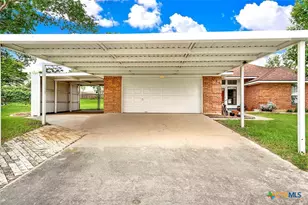 124 Country Gardens, La Vernia, TX 78121 - Photo 4