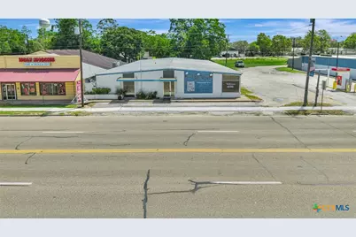 306 N Wells Street, Edna, TX 77957 - Photo 2