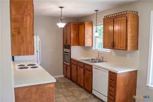 211 E Hogan Dr, Copperas Cove, TX 76522 - Photo 4