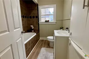 904 Bismark St, Seguin, TX 78155 - Photo 16