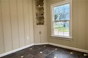 904 Bismark St, Seguin, TX 78155 - Photo 12