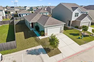124 NE Peony Ln, Jarrell, TX 76537 - Photo 2