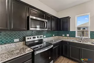 124 NE Peony Ln, Jarrell, TX 76537 - Photo 6