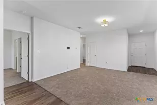 124 NE Peony Ln, Jarrell, TX 76537 - Photo 16