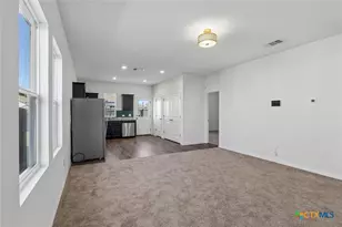 124 NE Peony Ln, Jarrell, TX 76537 - Photo 10