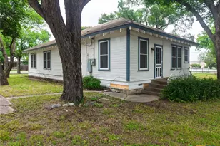 308 W 1st St, Lampasas, TX 76550 - Photo 4