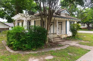 308 W 1st St, Lampasas, TX 76550 - Photo 2