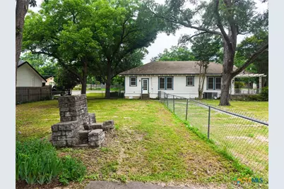 308 W 1st Street, Lampasas, TX 76550 - Photo 30