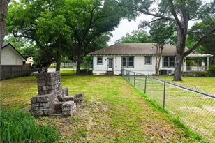 308 W 1st St, Lampasas, TX 76550 - Photo 30