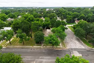 308 W 1st St, Lampasas, TX 76550 - Photo 36