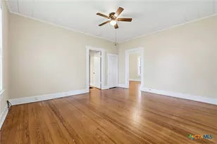 308 W 1st St, Lampasas, TX 76550 - Photo 10