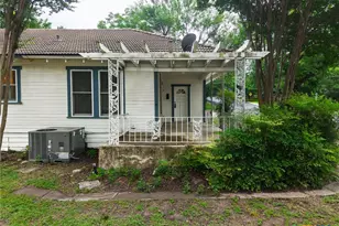 308 W 1st St, Lampasas, TX 76550 - Photo 6