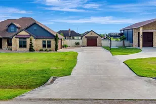 121 Spring Ridge, Victoria, TX 77904 - Photo 1