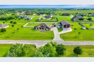 121 Spring Ridge, Victoria, TX 77904 - Photo 2