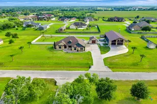 121 Spring Ridge, Victoria, TX 77904 - Photo 2