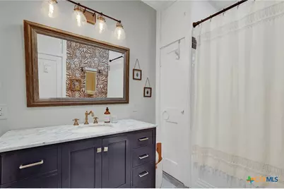 225 S Live Oak Avenue, New Braunfels, TX 78130 - Photo 32
