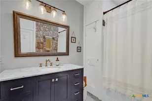 225 S Live Oak Ave, New Braunfels, TX 78130 - Photo 32