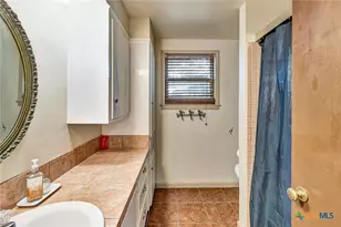 101 N Crescent Dr, Victoria, TX 77901 - Photo 26