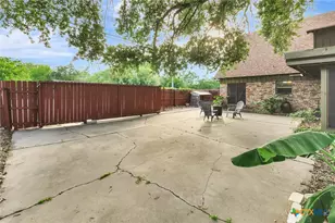 101 N Crescent Dr, Victoria, TX 77901 - Photo 42